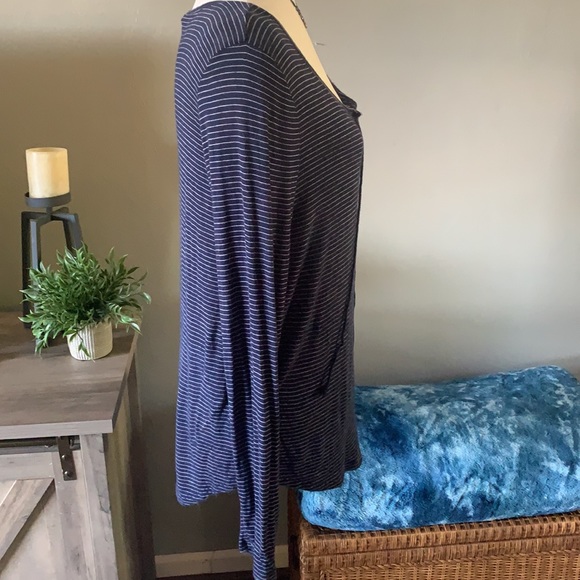 Navy blue lace up top - Picture 5 of 7